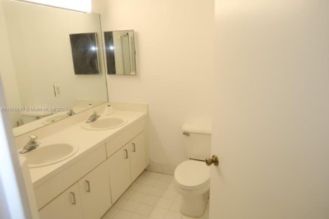 Townhouse in Pembroke Pines, Florida 2 bedrooms, 95.13 sq.m. № 1145698 - photo 9