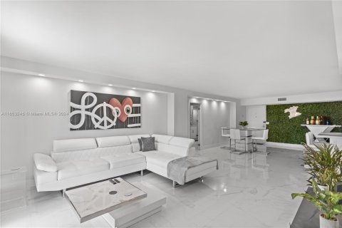 Copropriété à vendre à Hollywood, Floride: 2 chambres, 119.57 m2 № 1347985 - photo 17