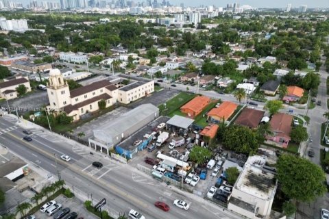 Commercial property in Miami, Florida № 975741 - photo 4