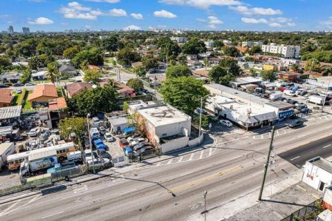 Commercial property in Miami, Florida № 975741 - photo 2