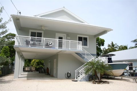 House in Key Largo, Florida 4 bedrooms, 202.53 sq.m. № 744040 - photo 1