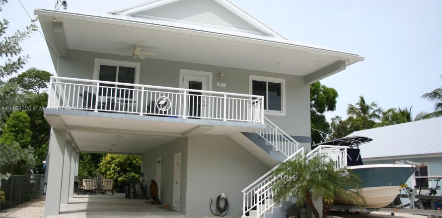 House in Key Largo, Florida 4 bedrooms, 202.53 sq.m. № 744040