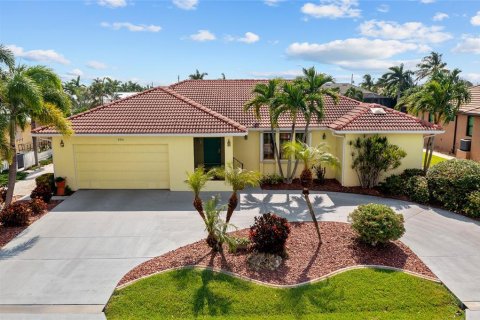 Villa ou maison à vendre à Punta Gorda, Floride: 3 chambres, 214.7 m2 № 1341781 - photo 1