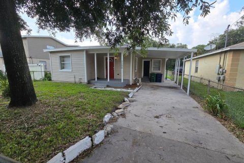 House in Tampa, Florida 3 bedrooms, 82.68 sq.m. № 1354319 - photo 1