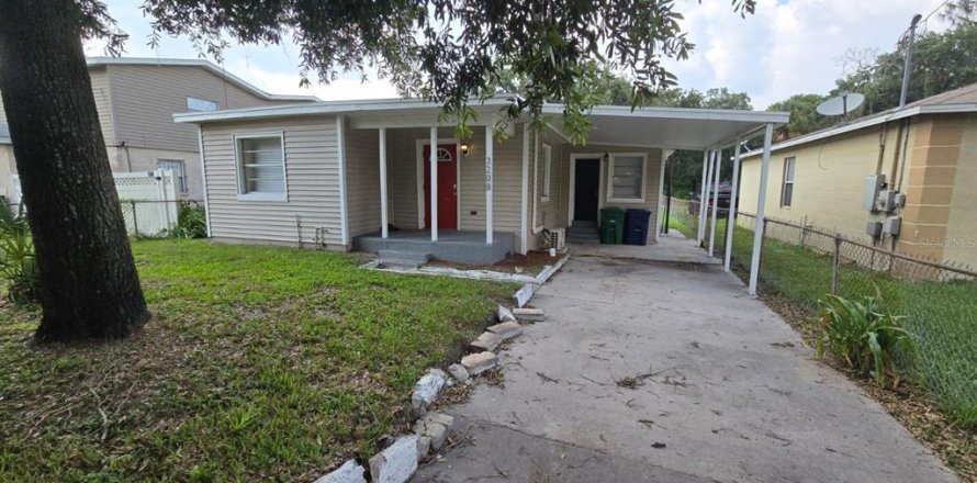 House in Tampa, Florida 3 bedrooms, 82.68 sq.m. № 1354319