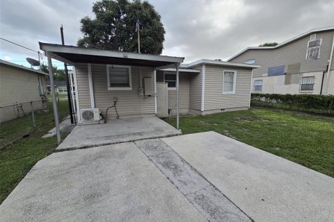 House in Tampa, Florida 3 bedrooms, 82.68 sq.m. № 1354319 - photo 9