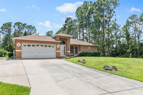 House in North Port, Florida 3 bedrooms, 147.99 sq.m. № 734880 - photo 1