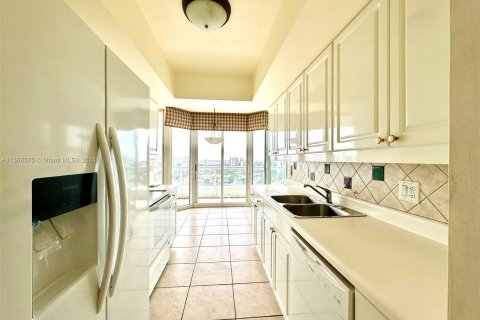 Condo in Aventura, Florida, 2 bedrooms  № 1118898 - photo 6