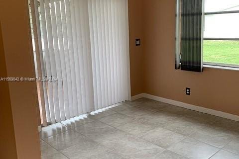 House in Plantation, Florida 2 bedrooms, 123.56 sq.m. № 1118900 - photo 4