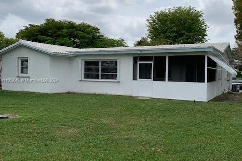 House in Plantation, Florida 2 bedrooms, 123.56 sq.m. № 1118900 - photo 17
