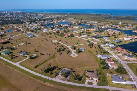 House in Punta Gorda, Florida 4 bedrooms, 218.41 sq.m. № 1124230 - photo 18