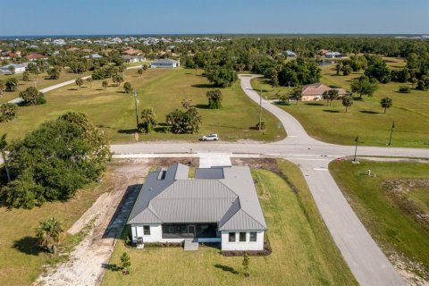 House in Punta Gorda, Florida 4 bedrooms, 218.41 sq.m. № 1124230 - photo 14