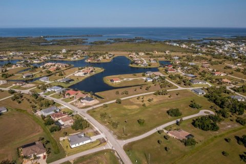 House in Punta Gorda, Florida 4 bedrooms, 218.41 sq.m. № 1124230 - photo 17