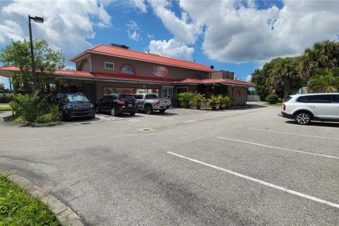Commercial property in Port Charlotte, Florida 214.51 sq.m. № 881056 - photo 1