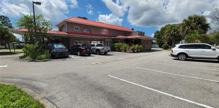Commercial property in Port Charlotte, Florida 214.51 sq.m. № 881056