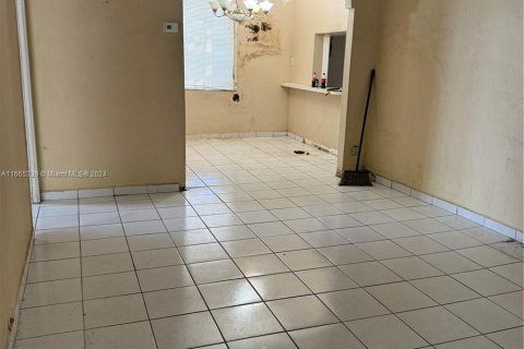 Villa ou maison à vendre à Miami, Floride: 3 chambres, 95.88 m2 № 1377656 - photo 4