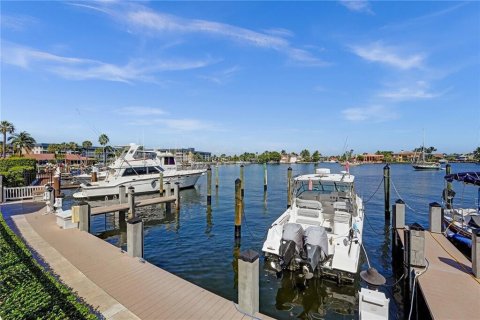 Condo in Delray Beach, Florida, 2 bedrooms  № 910042 - photo 17