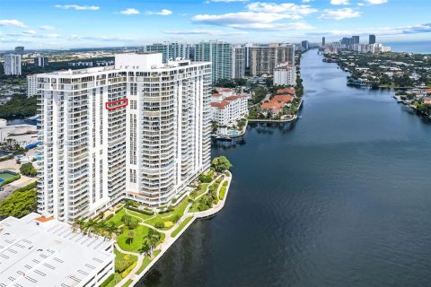 Condominio en venta en Aventura, Florida, 3 dormitorios, 155.8 m2 № 1374385 - foto 11