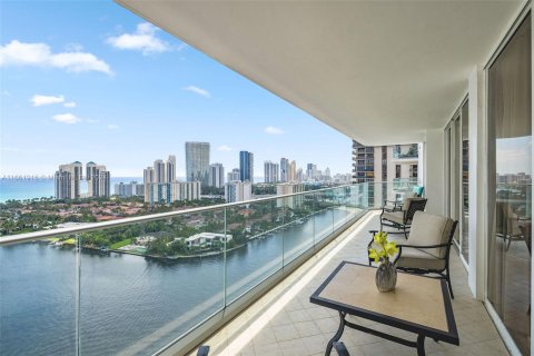 Condominio en venta en Aventura, Florida, 3 dormitorios, 155.8 m2 № 1374385 - foto 2