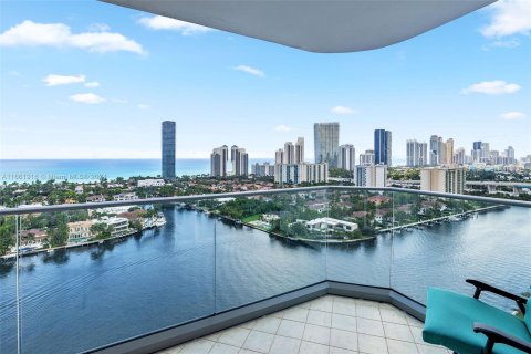 Condominio en venta en Aventura, Florida, 3 dormitorios, 155.8 m2 № 1374385 - foto 1