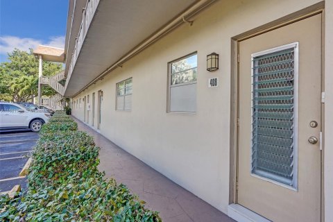 Condo in Lauderdale Lakes, Florida, 1 bedroom  № 976206 - photo 16