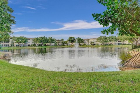 Condo in Lauderdale Lakes, Florida, 1 bedroom  № 976206 - photo 25