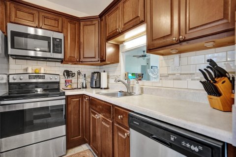 Condo in Lauderdale Lakes, Florida, 1 bedroom  № 976206 - photo 2