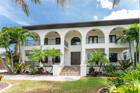 Villa ou maison à vendre à Punta Gorda, Floride: 4 chambres, 374.21 m2 № 1338711 - photo 2