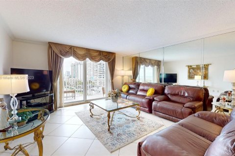 Condominio en venta en Hollywood, Florida, 2 dormitorios, 128.76 m2 № 843396 - foto 1