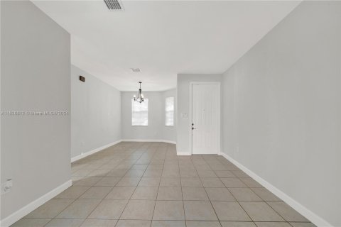 Casa en venta en Doral, Florida, 4 dormitorios, 196.77 m2 № 1000367 - foto 4