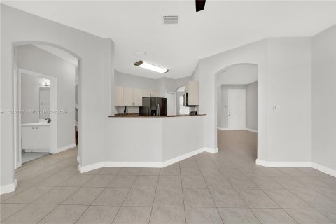 Casa en venta en Doral, Florida, 4 dormitorios, 196.77 m2 № 1000367 - foto 9