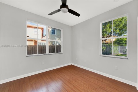 Casa en venta en Doral, Florida, 4 dormitorios, 196.77 m2 № 1000367 - foto 12