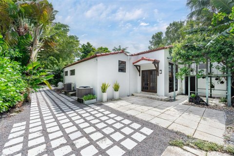 Casa en venta en Coral Gables, Florida, 4 dormitorios, 251.95 m2 № 1412249 - foto 25