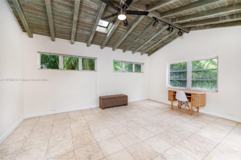 House in Coral Gables, Florida 4 bedrooms, 251.95 sq.m. № 1412249 - photo 17