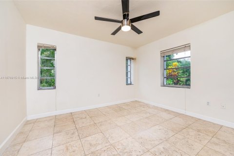 House in Coral Gables, Florida 4 bedrooms, 251.95 sq.m. № 1412249 - photo 19