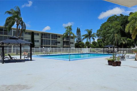 Copropriété à vendre à Hollywood, Floride: 2 chambres, 92.16 m2 № 1282340 - photo 14