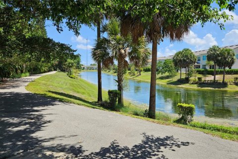 Copropriété à vendre à Hollywood, Floride: 2 chambres, 92.16 m2 № 1282340 - photo 24