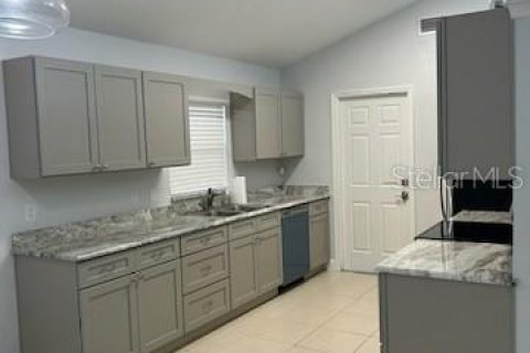 House in Lake Mary, Florida 3 bedrooms, 130.81 sq.m. № 1347545 - photo 5