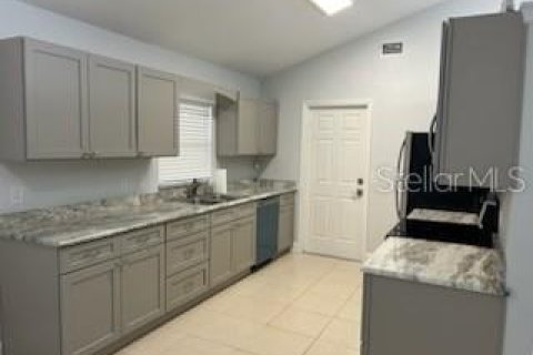 House in Lake Mary, Florida 3 bedrooms, 130.81 sq.m. № 1347545 - photo 2