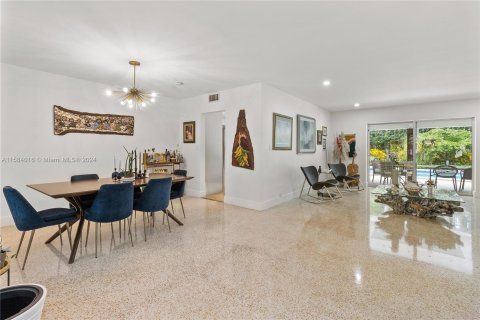 Casa en venta en Pinecrest, Florida, 5 dormitorios, 323.21 m2 № 1170633 - foto 30