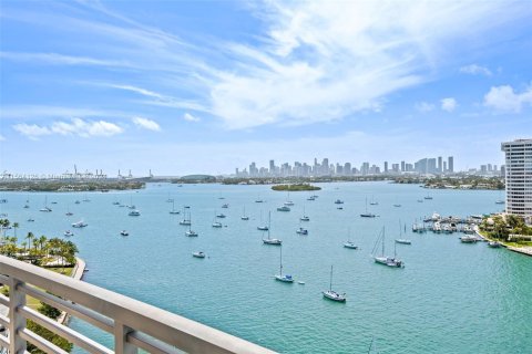 Condo in Miami Beach, Florida, 3 bedrooms  № 1170632 - photo 26