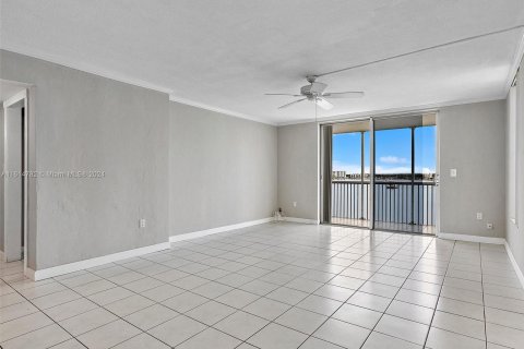 Copropriété à vendre à Aventura, Floride: 2 chambres, 100.61 m2 № 1236448 - photo 10