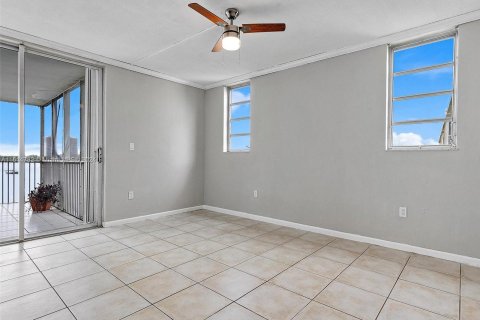 Copropriété à vendre à Aventura, Floride: 2 chambres, 100.61 m2 № 1236448 - photo 24