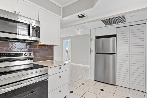 Copropriété à vendre à Aventura, Floride: 2 chambres, 100.61 m2 № 1236448 - photo 18