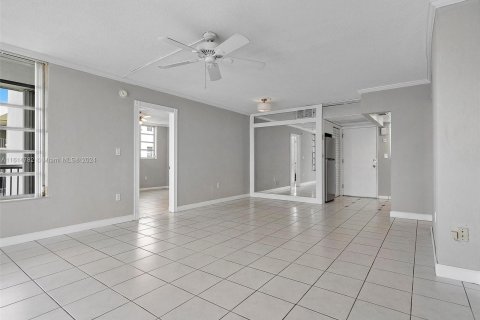 Copropriété à vendre à Aventura, Floride: 2 chambres, 100.61 m2 № 1236448 - photo 14