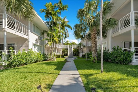 Appartement à louer à Bay Harbor Islands, Floride: 1 chambre, 74.32 m2 № 554136 - photo 29