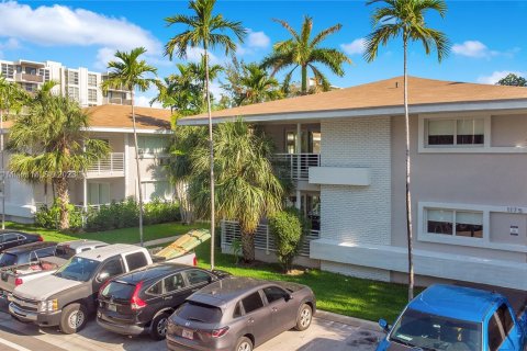 Appartement à louer à Bay Harbor Islands, Floride: 1 chambre, 74.32 m2 № 554136 - photo 30