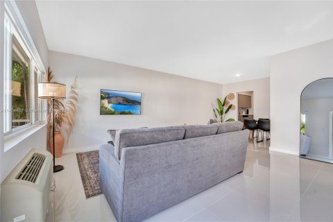 Apartamento en alquiler en Bay Harbor Islands, Florida, 1 dormitorio, 74.32 m2 № 554136 - foto 13