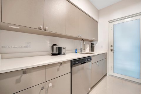 Apartamento en alquiler en Bay Harbor Islands, Florida, 1 dormitorio, 74.32 m2 № 554136 - foto 19