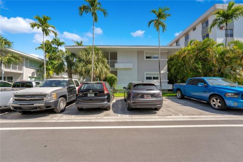 Appartement à louer à Bay Harbor Islands, Floride: 1 chambre, 74.32 m2 № 554136 - photo 2